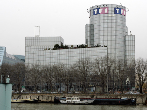 Canal+ avait cessé de diffuser dans la nuit du 1er au 2 mars les chaînes gratuites de TF1 sur ses offres, en raison d'un bras de fer commercial avec le groupe de télévision privé (archives). © KEYSTONE/AP/REMY DE LA MAUVIERE