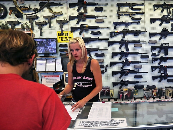 Le tireur de Parkland avait acheté un fusil d'assaut légalement dans un supermarché (archives). © KEYSTONE/AP/BRENNAN LINSLEY
