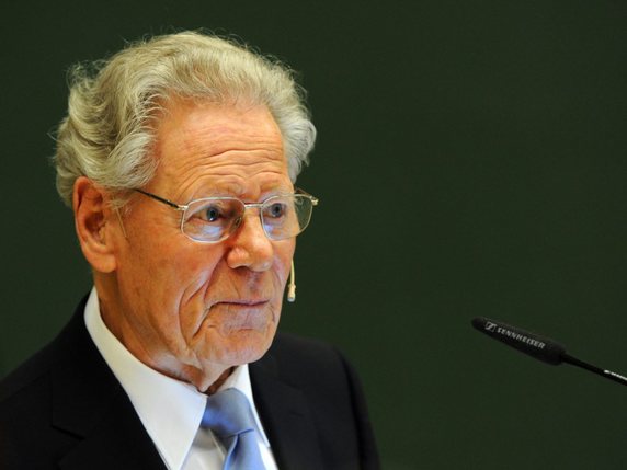 Hans Küng (ici en 2013) fêtera ses 90 ans dans une semaine (archives). © KEYSTONE/EPA/DANIEL BOCKWOLDT
