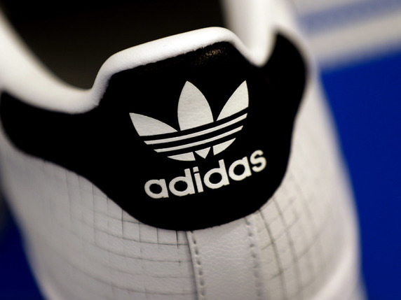 Adidas prévoit un net ralentissement de son chiffre d'affaires en 2018 (archives). © KEYSTONE/AP/MATTHIAS SCHRADER