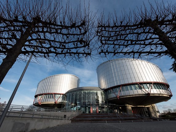 Une vue de la CEDH à Strasbourg. La décision des tribunaux d'Istanbul va "ä l'encontre des principes fondamentaux de l'Etat de droit (...)", selon la Cour européenne (archives). © KEYSTONE/EPA/PATRICK SEEGER