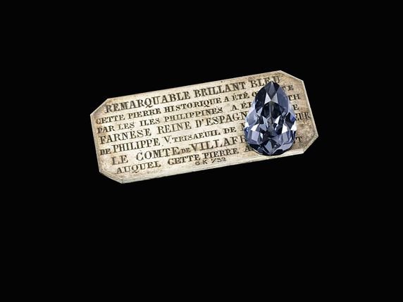 Un diamant bleu offert en 1715 à Elisabeth Farnèse, reine d'Espagne, et conservé depuis dans la même famille sera mis en vente le 15 mai à Genève. Pesant 6,16 carats, il est estimé entre 3,7 et 5,3 millions de dollars. © Sotheby's
