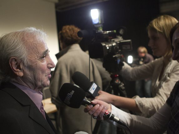 En 2011, Charles Aznavour, ambassadeur extraordinaire de l'Arménie en Suisse, s'était déplacé pour la présentation par la Ville de Genève du projet "Les réverbères de la mémoire" (archives). © KEYSTONE/SALVATORE DI NOLFI