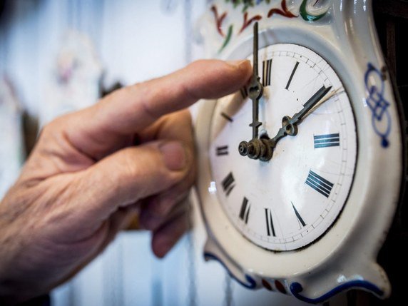A 02h00, les horloges ont été avancées à 03h00 (archives). © KEYSTONE/EPA MTI/SANDOR UJVARI