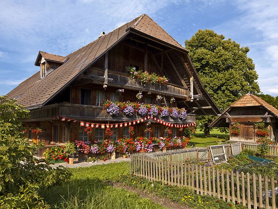 Les vacances à la ferme ont la cote auprès des Suisses (photo symbolique). © KEYSTONE/MARTIN RUETSCHI