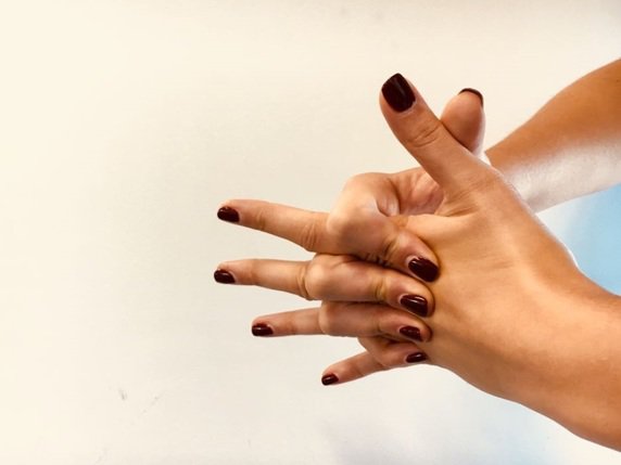 Contrairement à une croyance populaire répandue, se faire craquer les articulations des doigts ne provoque pas d'arthrite (image symbolique). © ats
