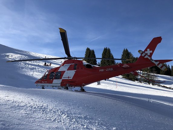 Les hélicoptères de la Rega ont effectué quelque 190 missions durant le week-end pascal. © Rega
