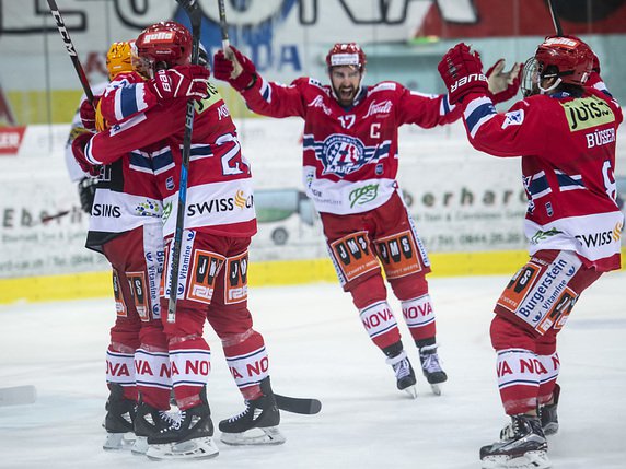 Rapperswil est champion de Swiss League © KEYSTONE/PATRICK HUERLIMANN