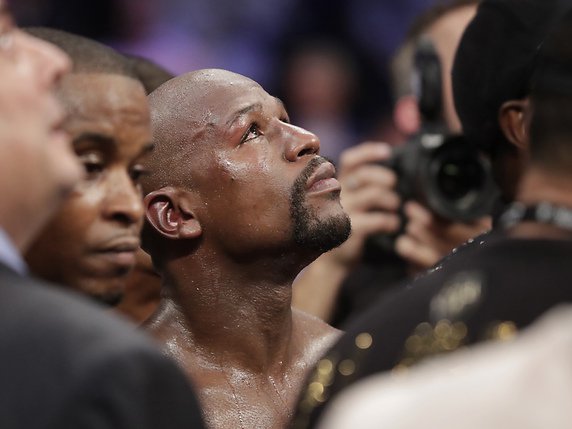 Floyd Mayweather pourrait sortir de sa retraite pour le MMA © KEYSTONE/FR159466 AP/ISAAC BREKKEN