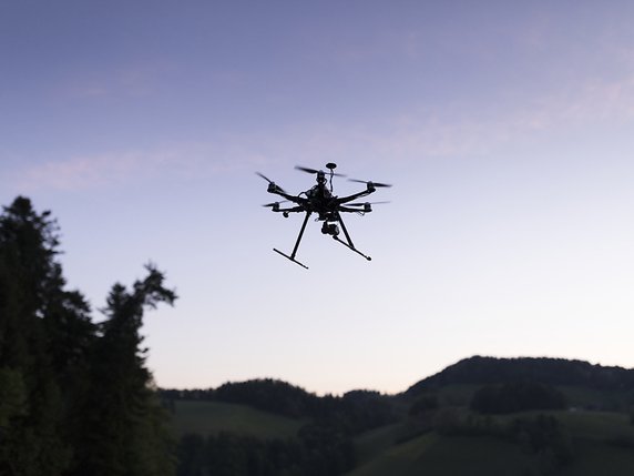 Les drones sont interdits sur l'entier du parcours de la PDG du 13 au 27 avril (photo symbolique). © KEYSTONE/GAETAN BALLY