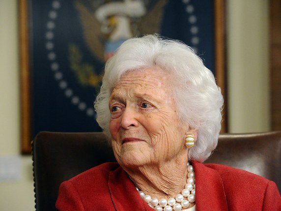 Barbara Bush avait quitté l'université après un an d'études pour devenir mère de famille (archives). © KEYSTONE/EPA/LARRY W. SMITH