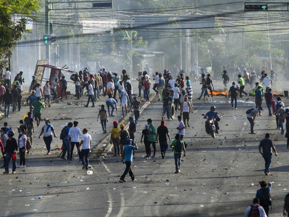 Les manifestants ont notamment pris possession de l'une des principales artères de Managua © KEYSTONE/EPA EFE/JORGE TORRES