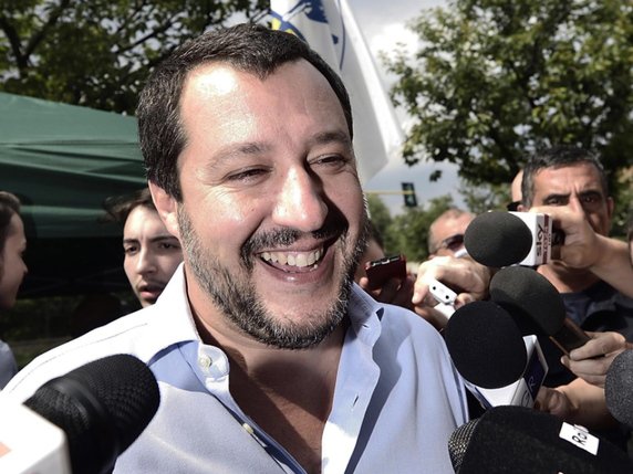"Nous nous sommes mis d'accord sur le chef et les ministres du gouvernement et nous espérons que personne ne mettra de veto sur un choix qui représente la volonté de la majorité des Italiens", a annoncé Matteo Salvini. © KEYSTONE/EPA ANSA/FLAVIO LO SCALZO