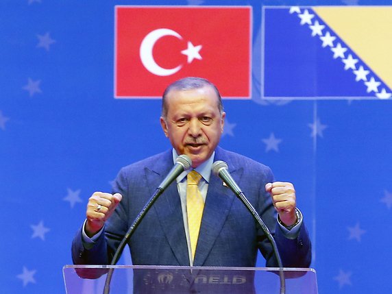 "Etes-vous prêts à me soutenir avec un nombre record de votes lors de l'élection présidentielle?", a déclaré le président turc Recep Tayyip Erdogan à Sarajevo. © KEYSTONE/EPA/FEHIM DEMIR