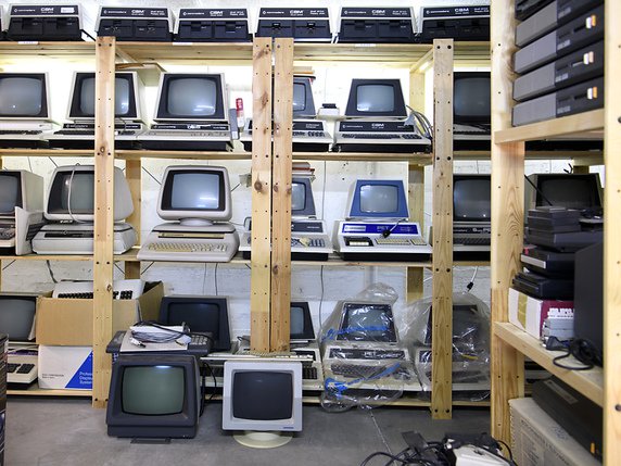 Le Musée Bolo possède de nombreux anciens ordinateurs, des consoles ou encore des logiciels. Il cherche à réunir cette riche collection et Bussigny (VD) pourrait bien l'accueillir à l'horizon 2021 (archives). © KEYSTONE/LAURENT GILLIERON