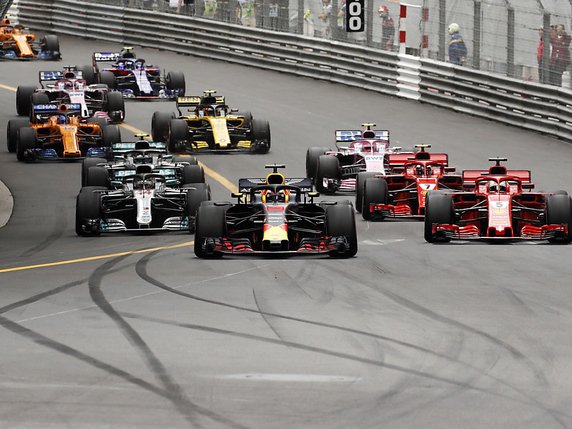 Daniel Ricciardo en tête dès le départ © KEYSTONE/EPA/YOAN VALAT