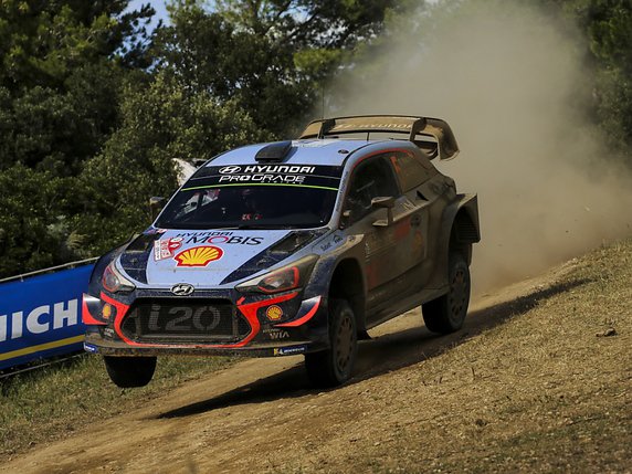 Thierry Neuville sur sa Hyundai i20 WRC s'est imposé de peu. © KEYSTONE/EPA REPORTER IMAGES