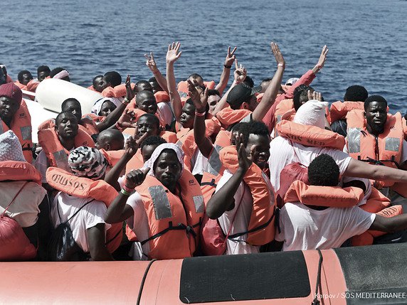 Nouveau naufrage au large de la Libye: cinq morts et une centaine de rescapés (archives). © KEYSTONE/AP SOS Mediterranee/KENNY KARPOV