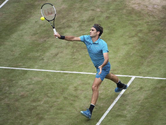 Roger Federer impérial pour ses débuts à Halle © KEYSTONE/AP dpa/MARIJAN MURAT