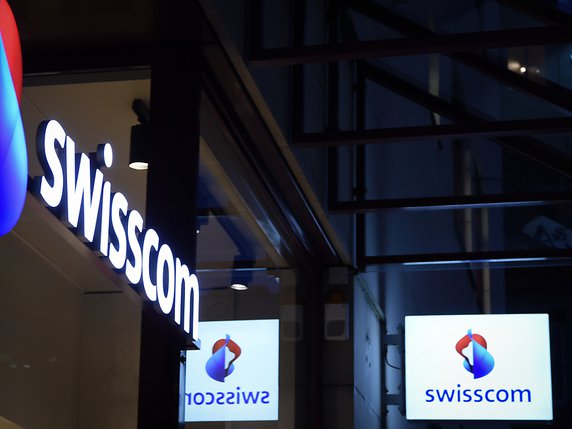 Trop payé? Des clarifications sont en cours chez Swisscom pour savoir si l'entreprise a été lésée par les ententes illégales sur les prix dans les Grisons (archives). © KEYSTONE/MELANIE DUCHENE