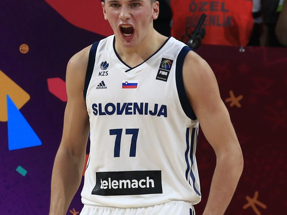 La star slovène Luka Doncic va faire saliver les fans des Dallas Mavericks © KEYSTONE/AP/LEFTERIS PITARAKIS