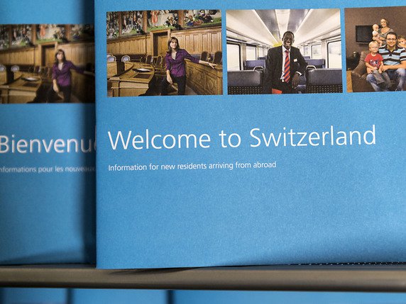 En Suisse, la hausse de population de 26% depuis 1990 est due principalement à l'immigration (photo symbolique). © KEYSTONE/CHRISTIAN BEUTLER