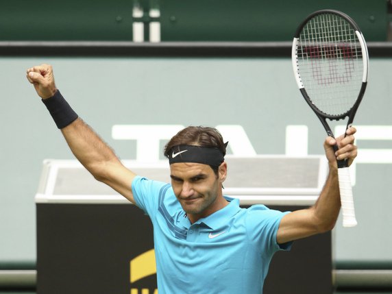 Roger Federer continue sa route à Halle. © KEYSTONE/AP dpa/FRISO GENTSCH