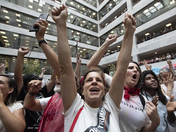 La majorité des manifestants présents dans le Sénat américain était des femmes. © KEYSTONE/AP/J. SCOTT APPLEWHITE