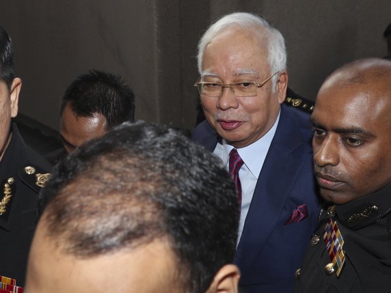 L'ancien Premier ministre malaisien Najib Razak a été inculpé de corruption mercredi par un tribunal de la capitale Kuala Lumpur. © KEYSTONE/EPA/FAZRY ISMAIL