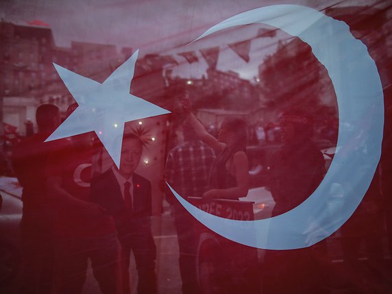 Plus de 18'000 personnes ont été limogées en Turquie par un décret-loi publié dans le Journal officiel dimanche (archives). © KEYSTONE/AP/EMRAH GUREL