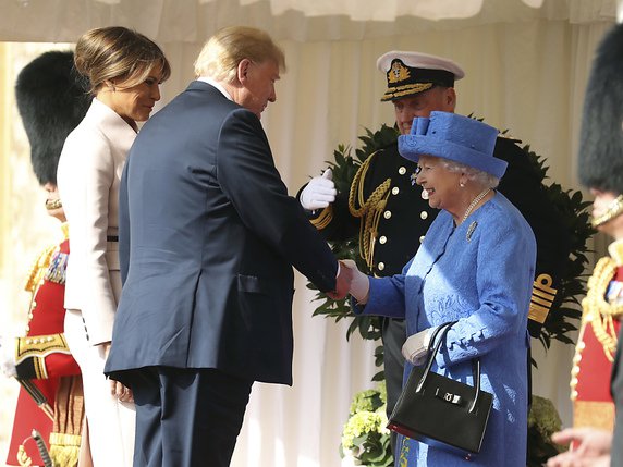 Le président américain Donald Trump et son épouse Melania ont été accueillis au château de Windsor par la reine Elizabeth II. © KEYSTONE/AP Pool Getty Images Europe/CHRIS JACKSON