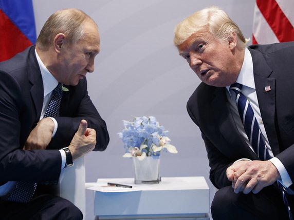 Vladimir Poutine et Donald Trump s'étaient déjà rencontrés lors du sommet du G20 en 2017 à Hambourg (archives). © KEYSTONE/AP/EVAN VUCCI