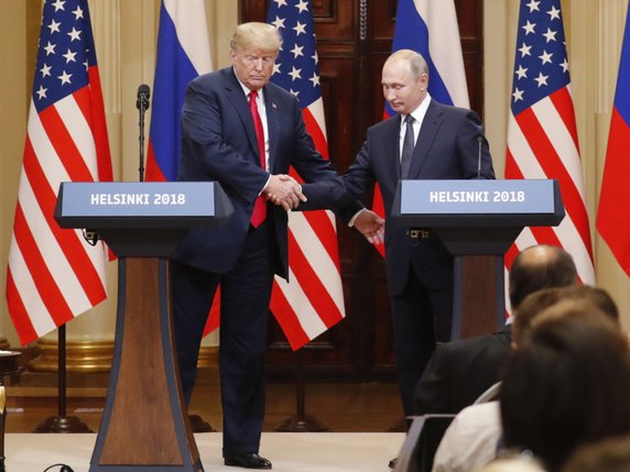 Le président américain Donald Trump n'a pas dit un seul mot critique envers Moscou sur quelque sujet que ce soit, lors de ce sommet avec Vladimir Poutine. © KEYSTONE/EPA/ANATOLY MALTSEV