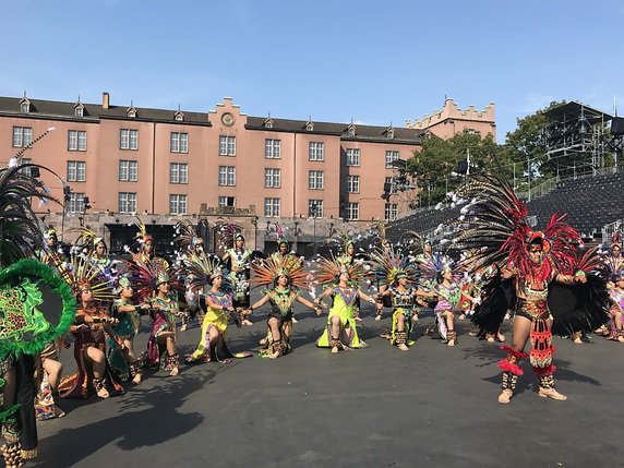 La formation mexicaine Banda Monumental de Mexico lors des répétitions pour le Basel Tattoo qui débute vendredi à Bâle. © Keystone-ATS/Michael Wieland