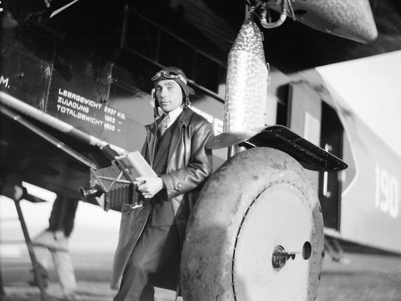 Walter Mittelholzer a su allier pilotage et photographie. Il en a fait une activité lucrative. En 1931, il a cofondé la compagnie aérienne Swissair. © Bibliothèque de l'EPFZ/Archives photographiques