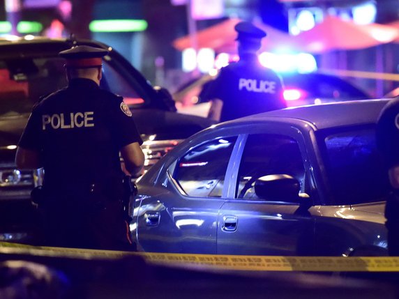 Des coups de feu ont été tirés dimanche soir vers 22h00 (heure locale) dans le quartier grec de Toronto au Canada. © KEYSTONE/AP The Canadian Press/FRANK GUNN