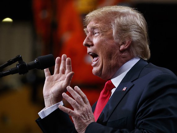 Donald Trump diffuse quotidiennement des messages sur Twitter. © KEYSTONE/AP/EVAN VUCCI