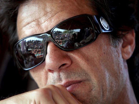 Le parti d'Imran Khan est accusé d'avoir bénéficié du soutien tacite de l'armée. © KEYSTONE/AP/MOHAMMAD SAJJAD