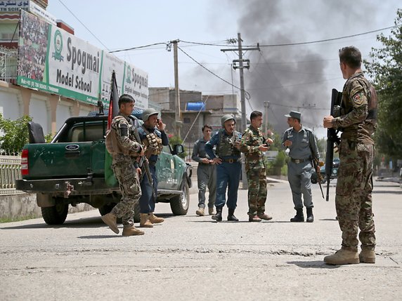 Une attaque contre une école de sages-femmes à Jalalabad, dans l'est de l'Afghanistan, s'est achevée après sept heures de suspense. © KEYSTONE/EPA/GHULAMULLAH HABIBI