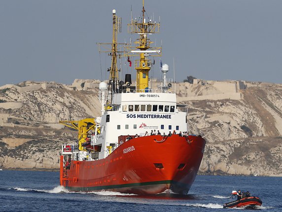 L'Acquarius reprend sa mission "avec le même engagement", selon l'ONG SOS Méditerranée (archives). © KEYSTONE/EPA/GUILLAUME HORCAJUELO