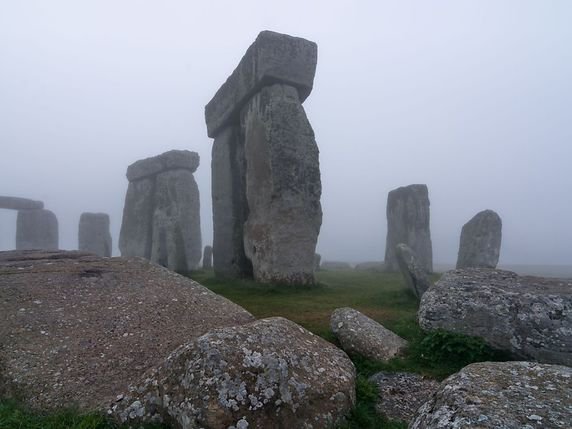 Les habitants du Pays de Galles ne se sont pas contentés de fournir les 'pierres bleues' rangées en cercle de Stonehenge. Ils se sont déplacés en même temps que ces pierres et ont été enterrés sur le site (archives). © KEYSTONE/AP University of Birmingham