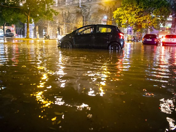 Le violent orage et des pluies torrentielles survenus dans la nuit du 11 au 12 juin à Lausanne ont provoqué pour 27 millions de francs de dégâts (archives). © KEYSTONE/VALENTIN FLAURAUD