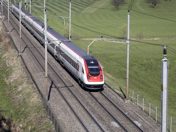 Selon une étude, les transports publics suisses offrent un bon rapport prix-prestations en comparaison européenne (image d'illustration) © KEYSTONE/GAETAN BALLY