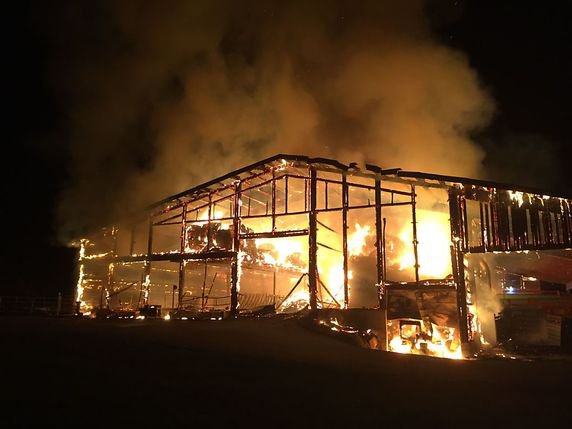 La grange a été entièrement détruite par les flammes. © Police cantonale de Fribourg