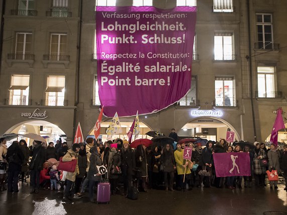 Les femmes attendent depuis longtemps l'égalité salariale et ont manifesté en janvier à Berne pour le respect de ce droit constitutionnel (archives). © KEYSTONE/ANTHONY ANEX
