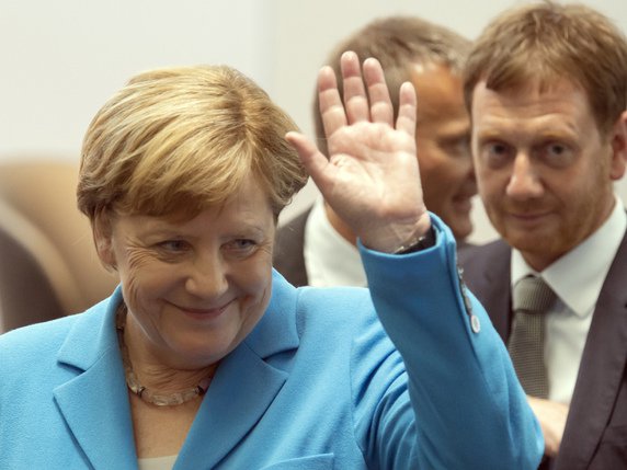 Le président russe Vladimir Poutine se rend samedi en Allemagne pour rencontrer la chancelière allemande Angela Merkel. © KEYSTONE/AP/JENS MEYER