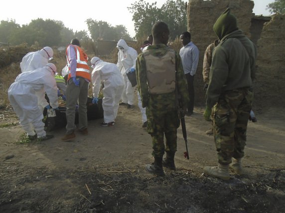 Il n'était pas clair si l'attaque d'un village du nord-est du Nigeria était l'oeuvre de membres du groupe islamiste Boko Haram ou du mouvement Etat islamique en Afrique de l'Ouest (archives). © KEYSTONE/AP/JOSSY OLA