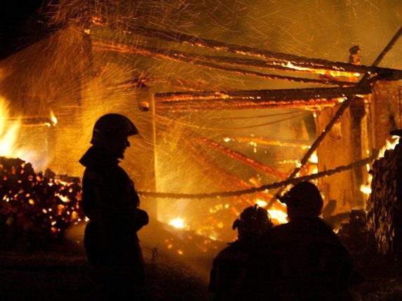 L'incendie s'est déclaré vers 02h00 dans un bâtiment industriel (photo symbolique). © KEYSTONE/URS FLUEELER