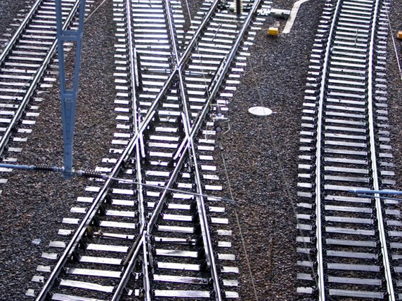 La ligne ferroviaire entre Lausanne et Genève a connu de gros problèmes mercredi soir (photo prétexte). © KEYSTONE/GAETAN BALLY