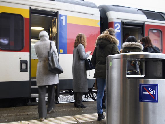 Les passagers de la ligne entre Lausanne et Genève ont dû composer avec un trafic fortement perturbé douze heures durant (archives). © KEYSTONE/LAURENT GILLIERON